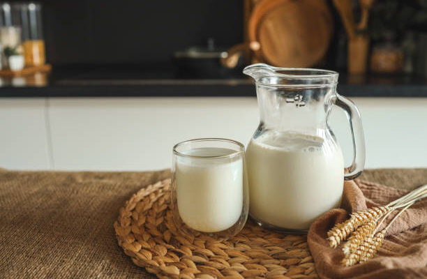 Чим корисне молоко для рослин: природний стимулятор зростання і захисту