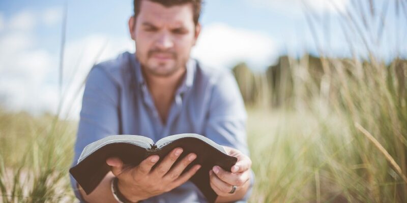 Сильна молитва для захисту від неприємностей та конфліктів на роботі