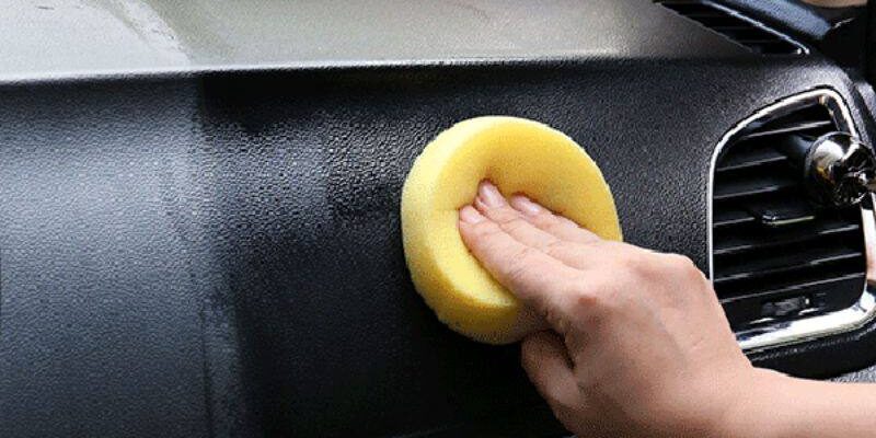 Оптимальні засоби для відновлення та чорніння пластику в автомобілі