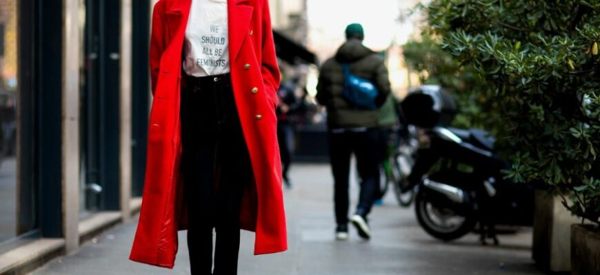 Червоний колір в жіночому гардеробі: стильні поради та тренди 2023