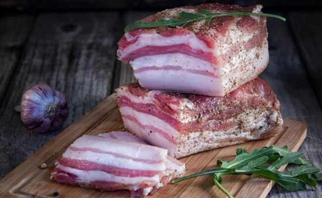 Чи можна їсти сире сало: користь, ризики та рекомендації експертів