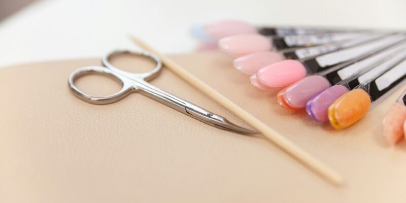 Лайфхак: заточення манікюрних ножиць вдома швидко та просто