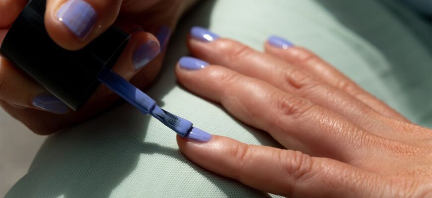 Як безпечно та ефективно видалити лак для нігтів із меблів: поради