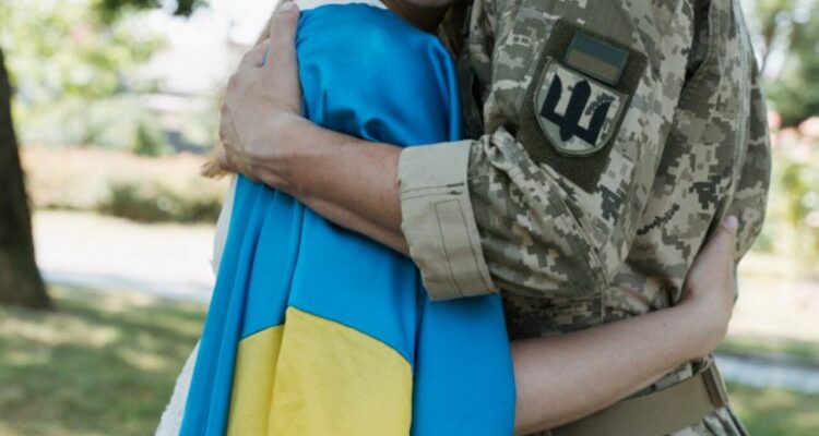 Допомога жінкам військовим: підтримка героїнь на передовій та вдома