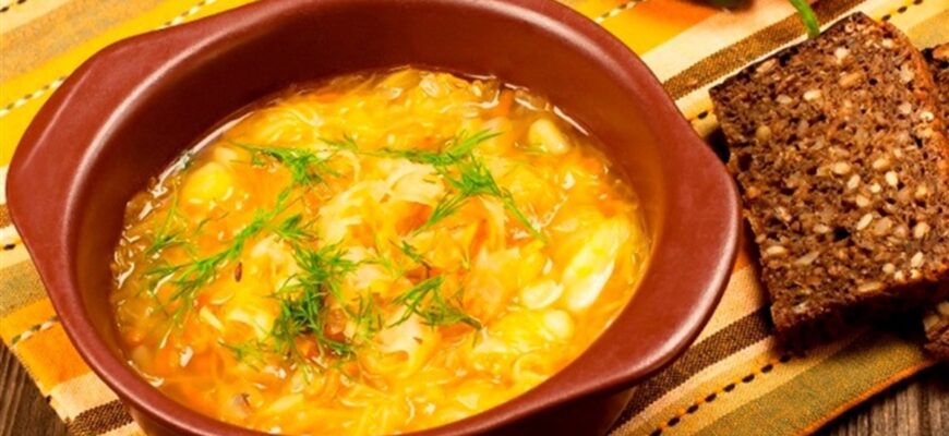 Як варити капусняк з квашеної капусти без м’яса: покрокова інструкція