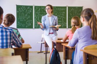 Середня місячна зарплата вчителя: цифри і факти 2023 року