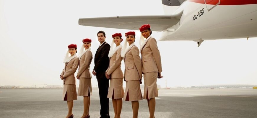 Середня місячна зарплата стюардеси: скільки можна заробити в Україні?