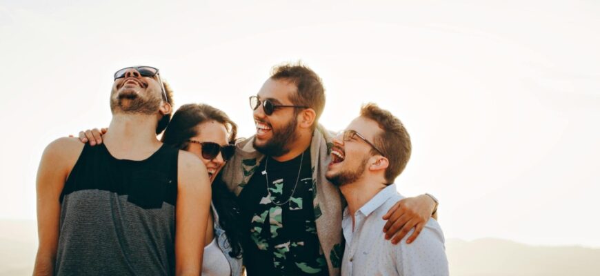 Заголовок Коли приятелі стають рідними: найчудовіші цитати про дружбу