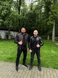 Що таке друг: розкриття значення справжньої дружби та її ролі у житті