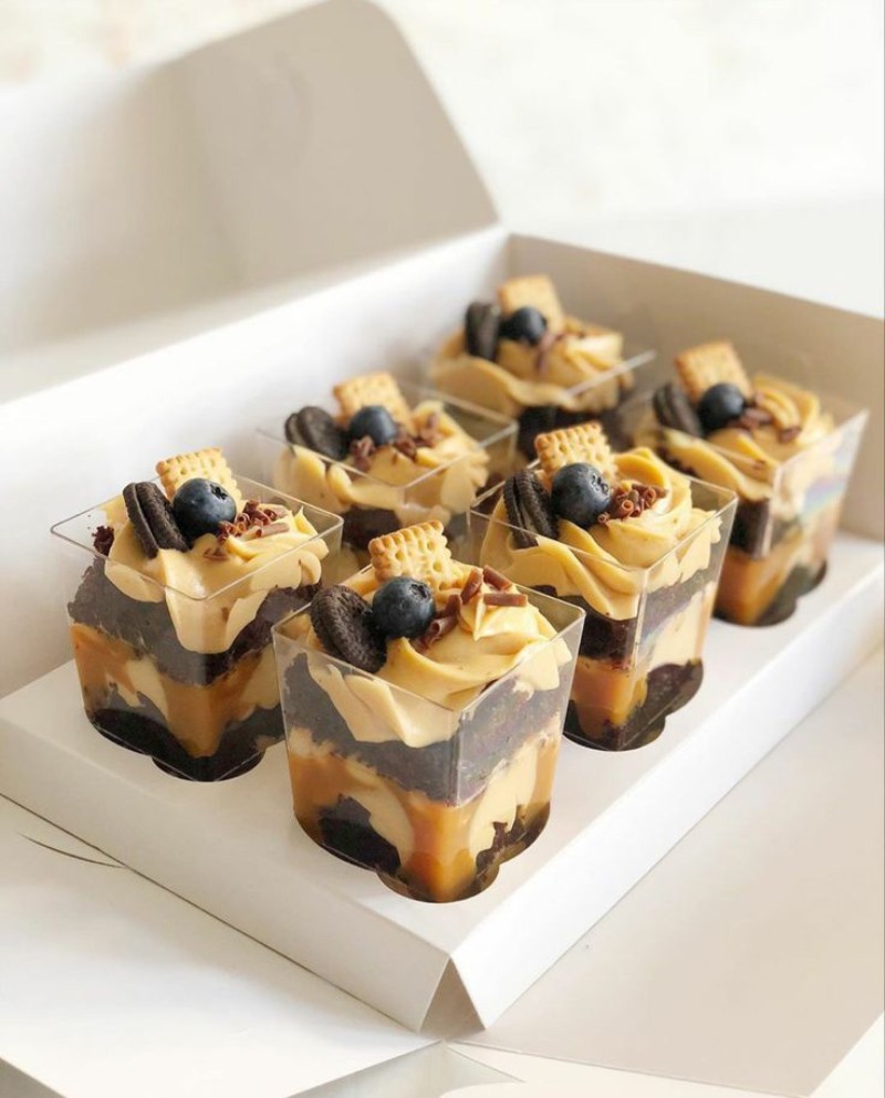 Сирні десерти в стаканчиках