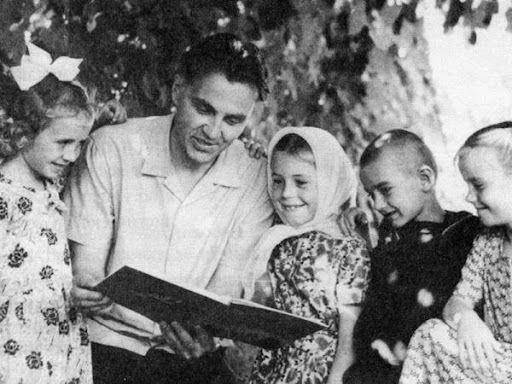 Василь Сухомлинський