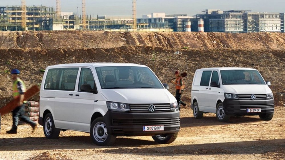 Вантажний автомобіль в дорозі