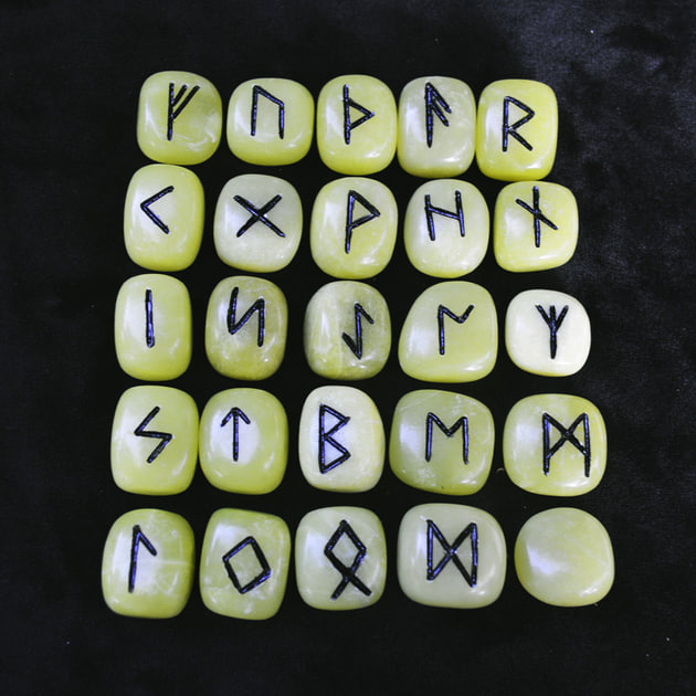 Рунічні написи на каменях