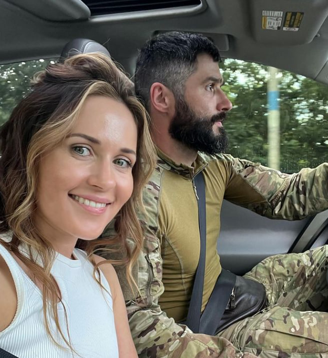 Андрій у військів формі