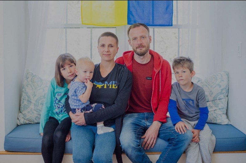 Олена Гнесь та її родина