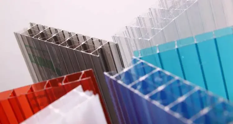 Як вибрати якісний полікарбонат: поради та відмінності від неякісного