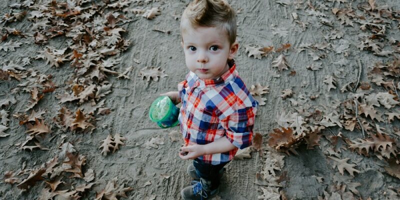 Чи можна стригти малюка до року та як це робити правильно: прикмети