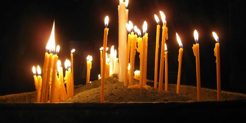 Коли і як правильно поминати померлих родичів: важливі дати та традиції