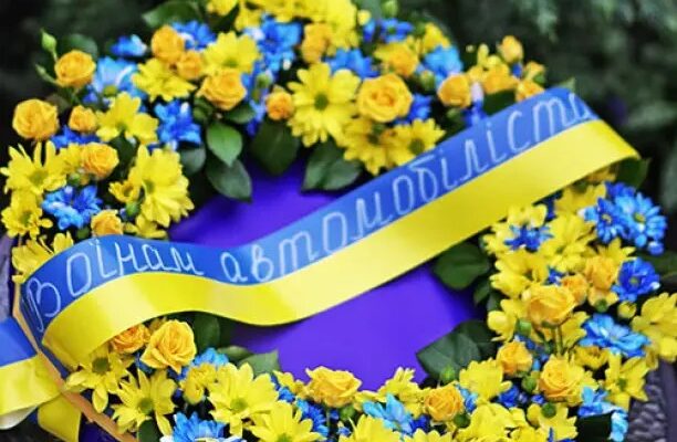 Що написати на вінку від однокласників: ідеї та поради для текстів