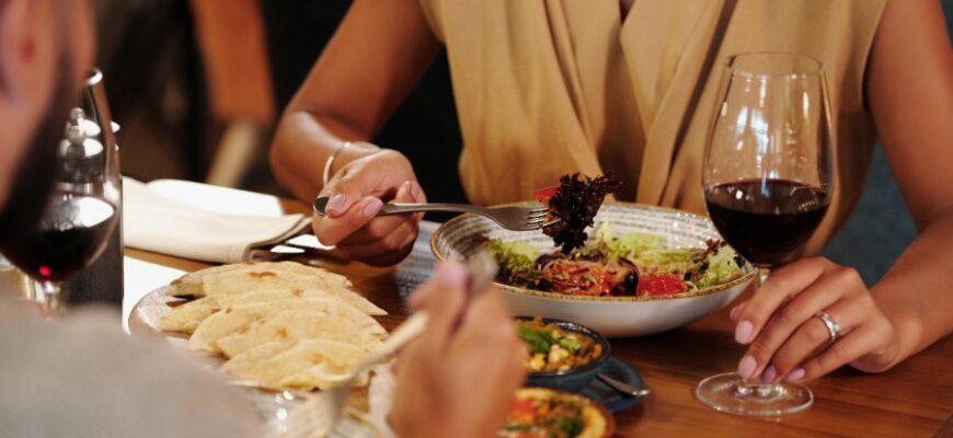 Обираємо стильний та елегантний одяг для успішної ділової вечері Обираємо стильний та елегантний одяг для успішної ділової вечері