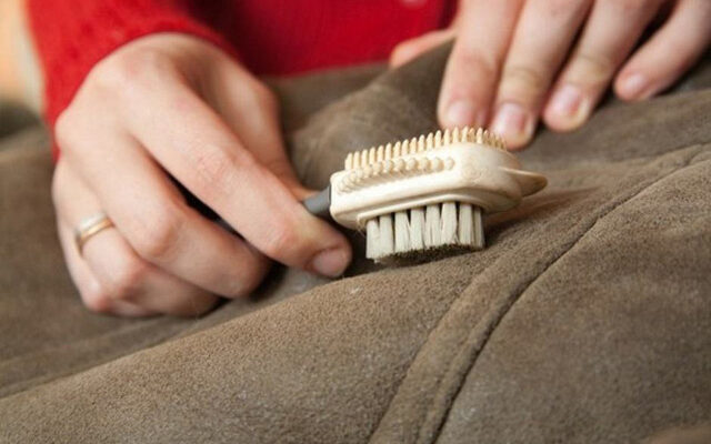 Як ефективно та безпечно почистити натуральну замшу в домашніх умовах