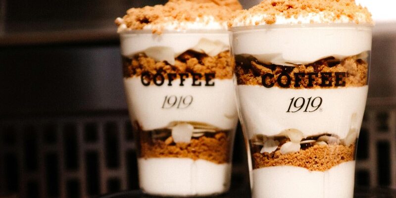 Смачні десерти в стаканчиках: топ-10 простих і швидких рецептів