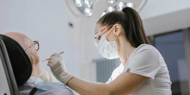 Протезування на імплантатах: сучасні рішення для вашої бездоганної усмішки