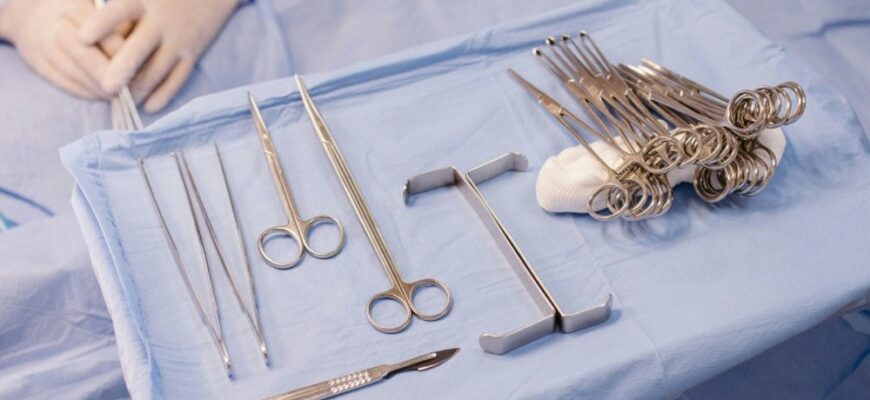 При яких симптомах слід невідкладно звертатись до хірурга: ознаки та ризики