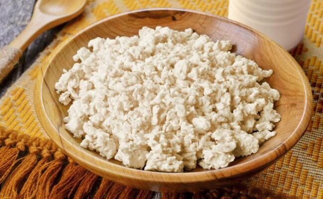 Чи можна їсти творог на ніч: міфи та реальні факти для здоров’я