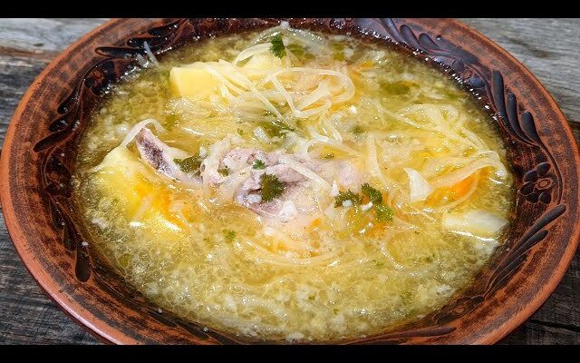 Як варити капусняк з квашеної капусти без пшона: покрокова інструкція