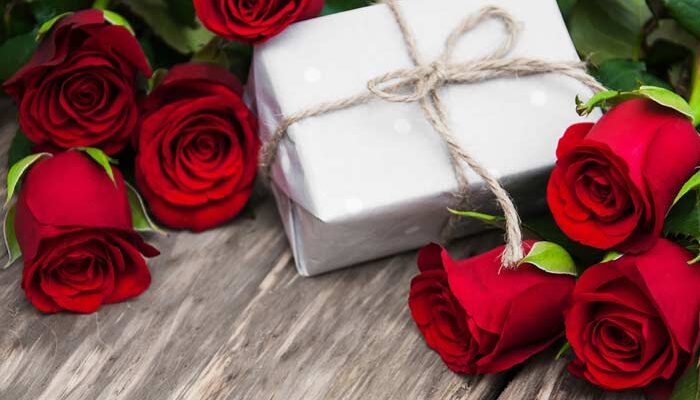 Що значить, коли хлопець дарує червону троянду: символіка та зміст