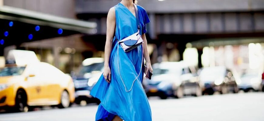 Як стильно поєднати синю сукню: аксесуари та взуття для кожного випадку