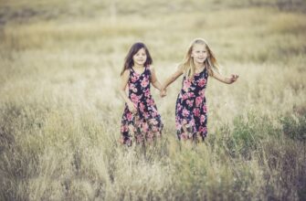 Гарні вислови та статуси про сестру: найкращі слова для рідної