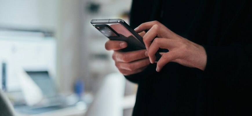 Порівняння смартфонів і кнопкових телефонів: обираємо для щоденних задач Порівняння смартфонів і кнопкових телефонів: обираємо для щоденних задач