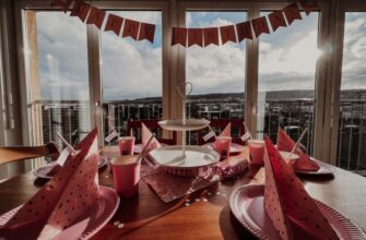 Привітання з 7-річчям дівчинці: слова, вірші та яскраві листівки