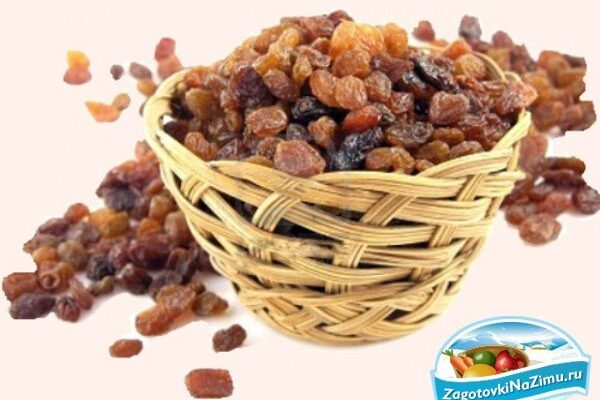 Скільки часу витримувати родзинки в окропі: оптимальний час замочування