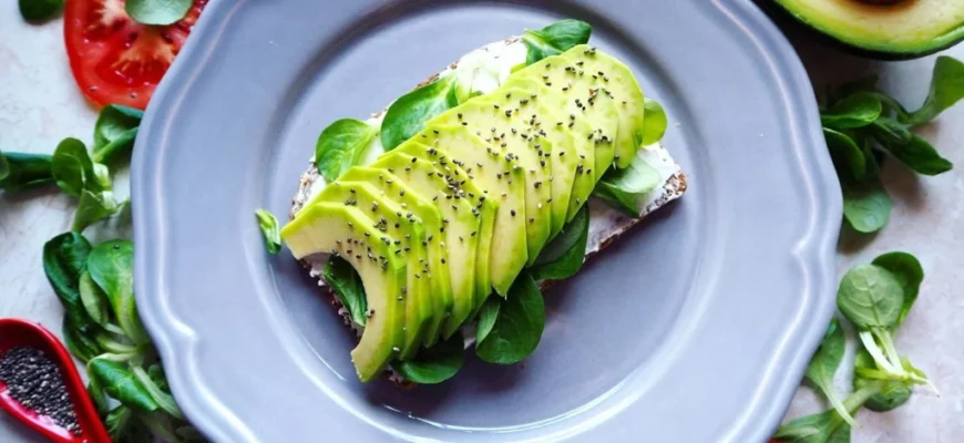 Як їсти авокадо сирим: поради для максимальної користі та смаку