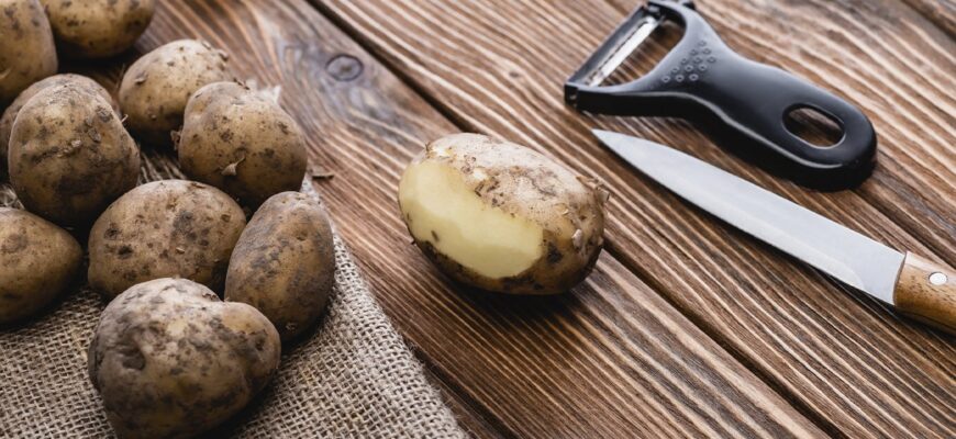Ефективні способи зберігання очищеної картоплі: практичні поради на добу