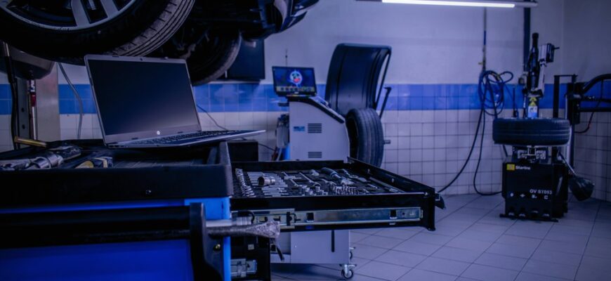 Заміна рульової рейки та ремонт ходової: чому це краще робити разом?