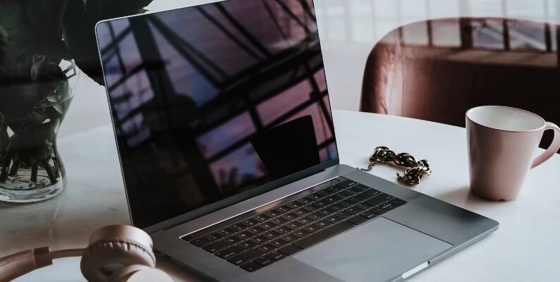 Як вибрати ноутбук для роботи: характеристики, які справді мають значення